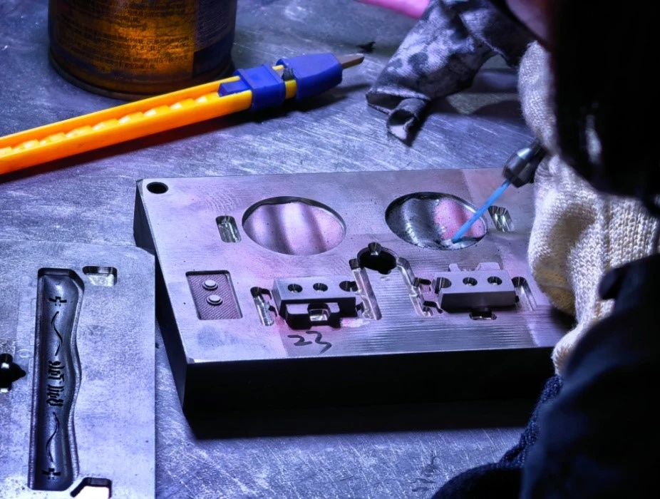 2 Mold polishing after mold completion